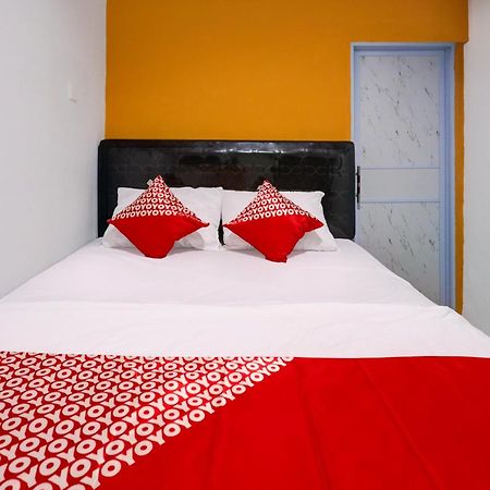 Super Oyo Capital O 93076 Batam Backpacker Guesthouse 2 Pembunuh Exterior foto