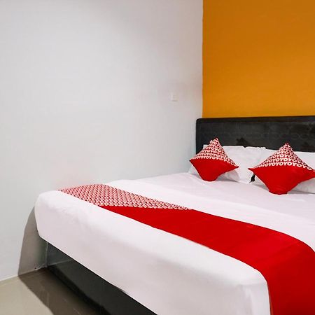 Super Oyo Capital O 93076 Batam Backpacker Guesthouse 2 Pembunuh Exterior foto