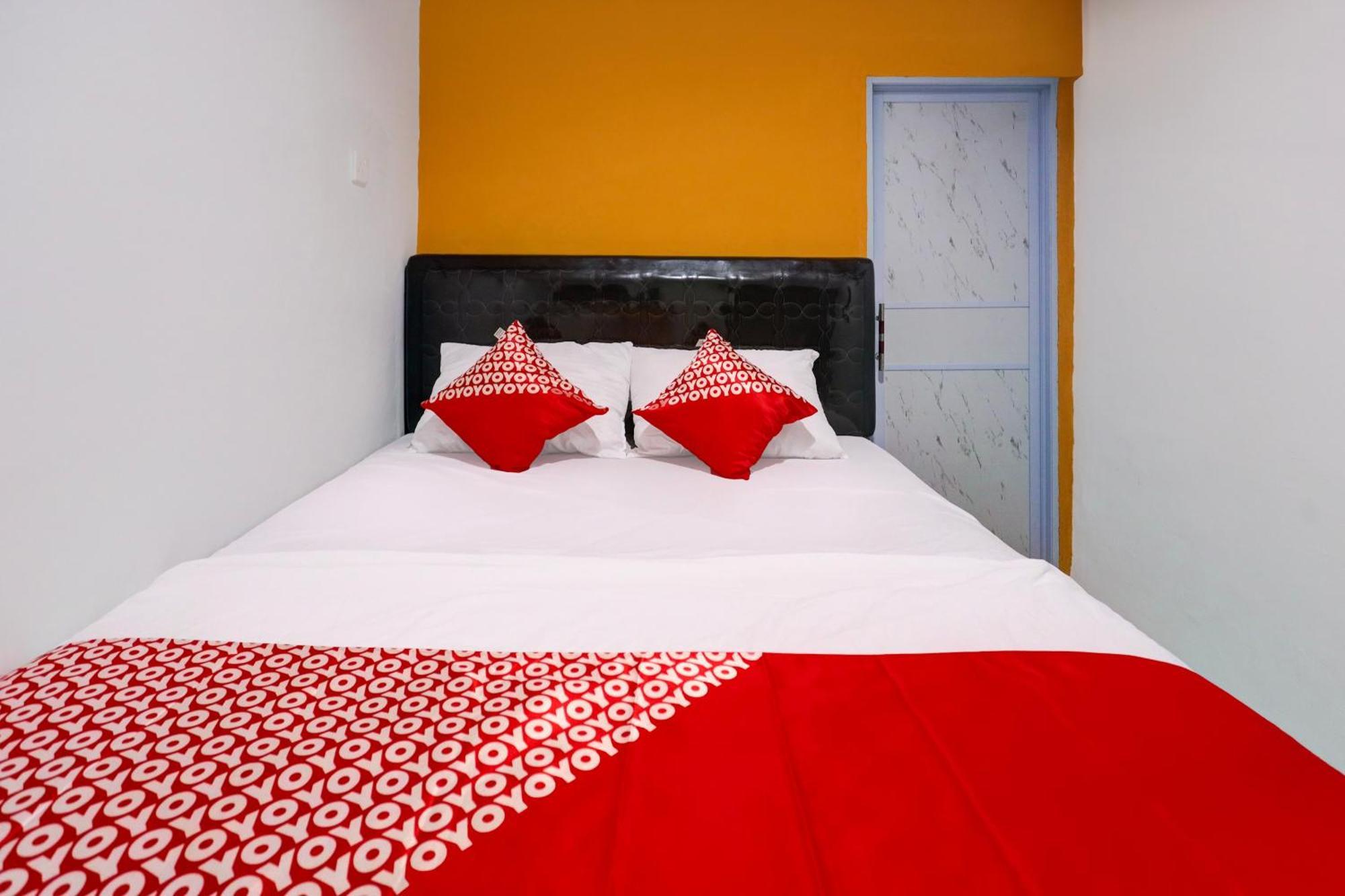 Super Oyo Capital O 93076 Batam Backpacker Guesthouse 2 Pembunuh Exterior foto