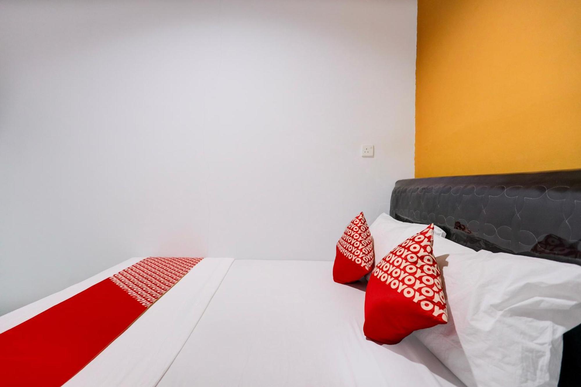 Super Oyo Capital O 93076 Batam Backpacker Guesthouse 2 Pembunuh Exterior foto