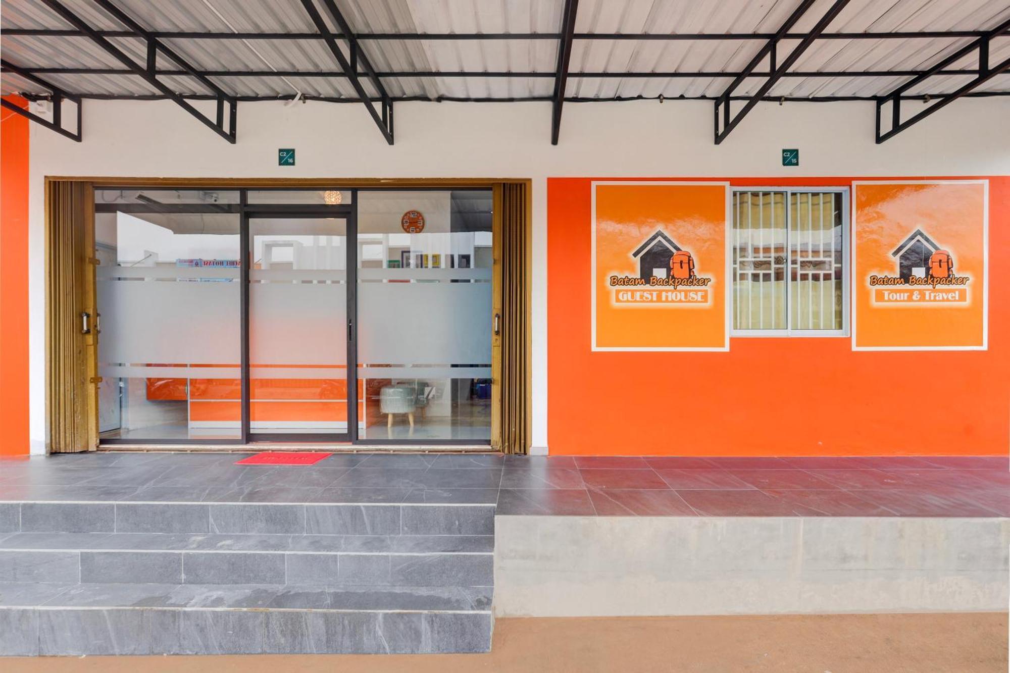 Super Oyo Capital O 93076 Batam Backpacker Guesthouse 2 Pembunuh Exterior foto